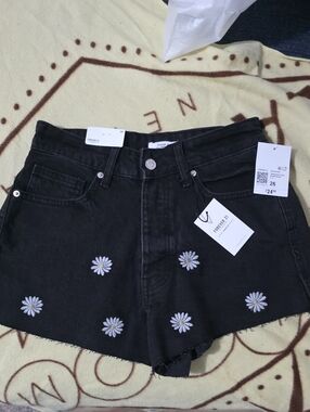 Forever 21 Black Daisy Embroidered Jean Shorts with White Flowers